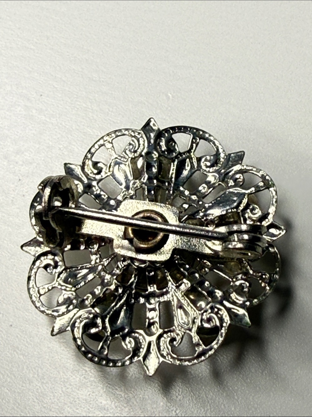 Vintage dainty silver-tone Rhinestone Floral Brooch pin - Picture 5 of 7